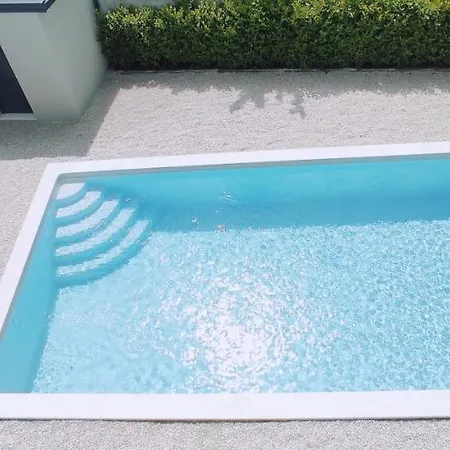 别墅 Gorgeous Lola With Private Heated Pool